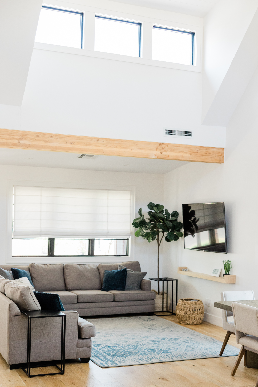 Modern Luxury Living Room Ideas with Geometric Patterns for a Modern Aesthetic