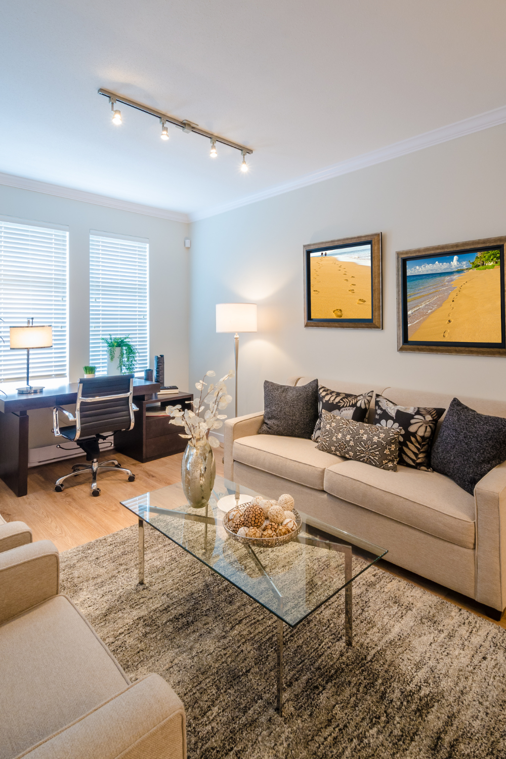 Modern Luxury Living Room Ideas with Symmetrical Arrangements for Visual Harmony