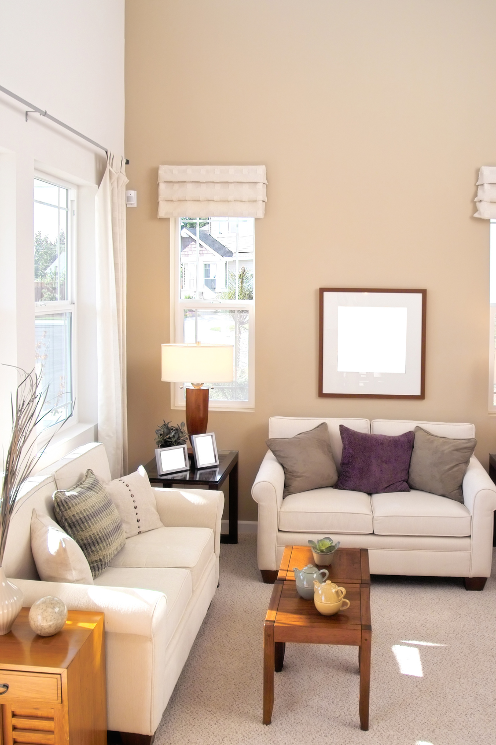 Modern Luxury Living Room Ideas with Reflective Surfaces for a Luminous Appeal